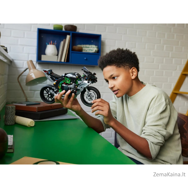 LEGO TECHNIC 42170 Kawasaki Ninja H2R 5